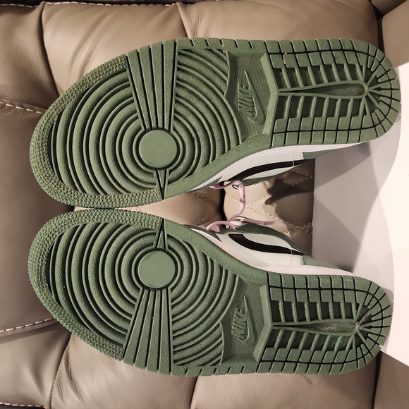 Jordan 1 Mid - Picture 6 of 8